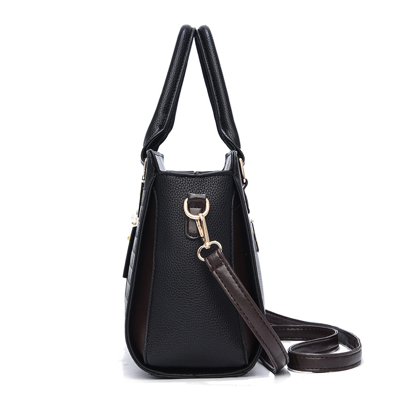 Sac à bandoulière en cuir dur  - Luxury Bags Direct avis et prix