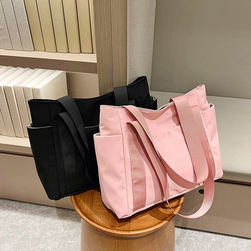 Sac à main en Nylon pour femme - Luxury Bags Reseller avis et prix