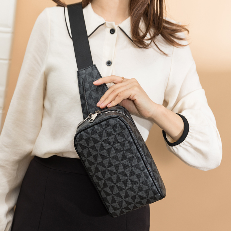 Sacs de poitrine de luxe pour  - Luxury Bags For Men avis et prix