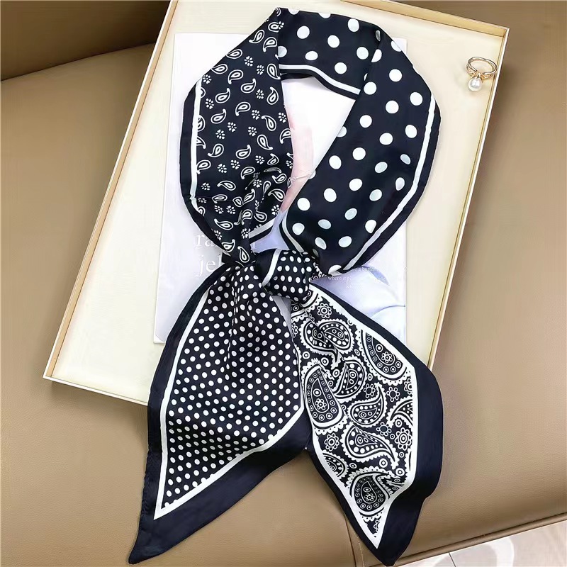 Foulard carré de luxe en soie  - Discount Luxury Bags avis et prix
