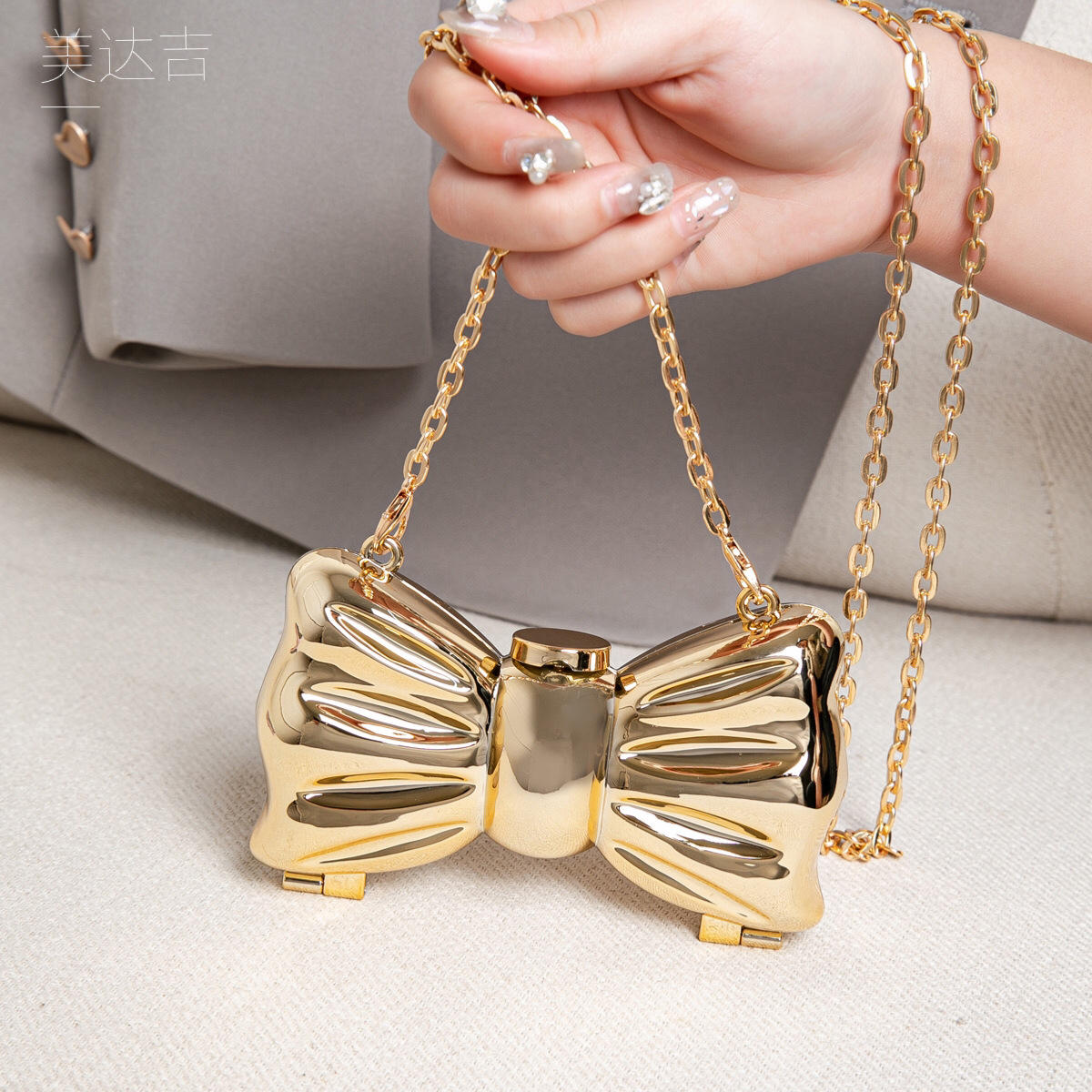 Mini pochette rigide en métal  - Luxury Bags Cute avis et prix