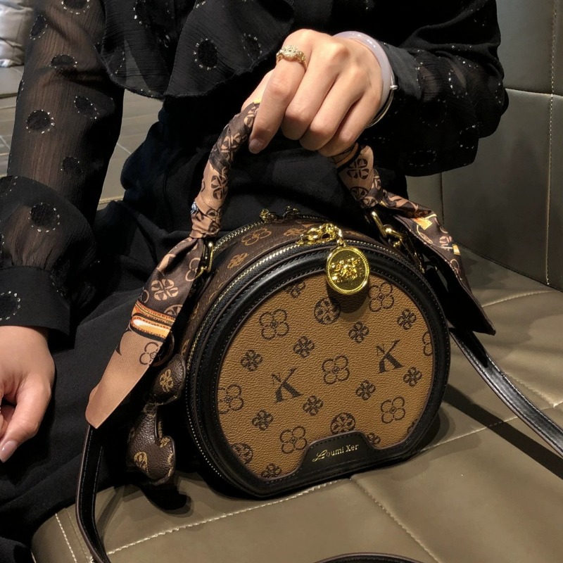 Sac à bandoulière en cuir de l - Luxury Bags Paris avis et prix