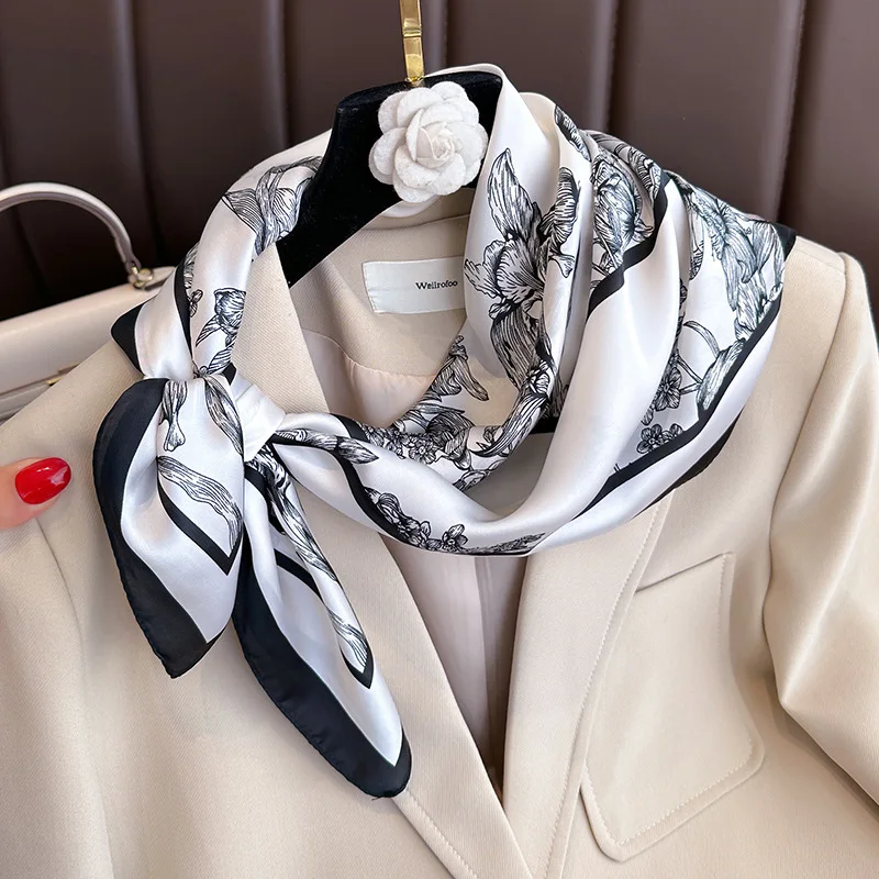 Foulard Carré à Imprimé Floral - Discount Luxury Bags avis et prix