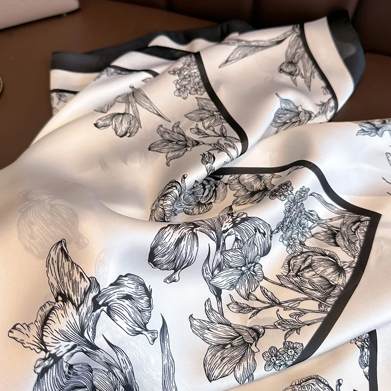 Foulard Carré à Imprimé Floral - Discount Luxury Bags avis et prix