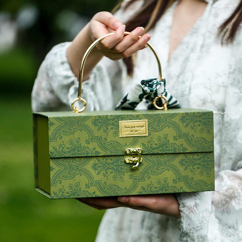 Boîte-cadeau portative en méta - Luxury Bags For School avis et prix